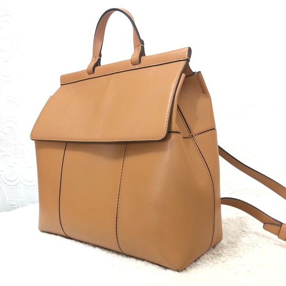 Tory Burch Handbags - 🌸OFFERS?🌸Tory Burch Leather Cardamom Backpack🎒
